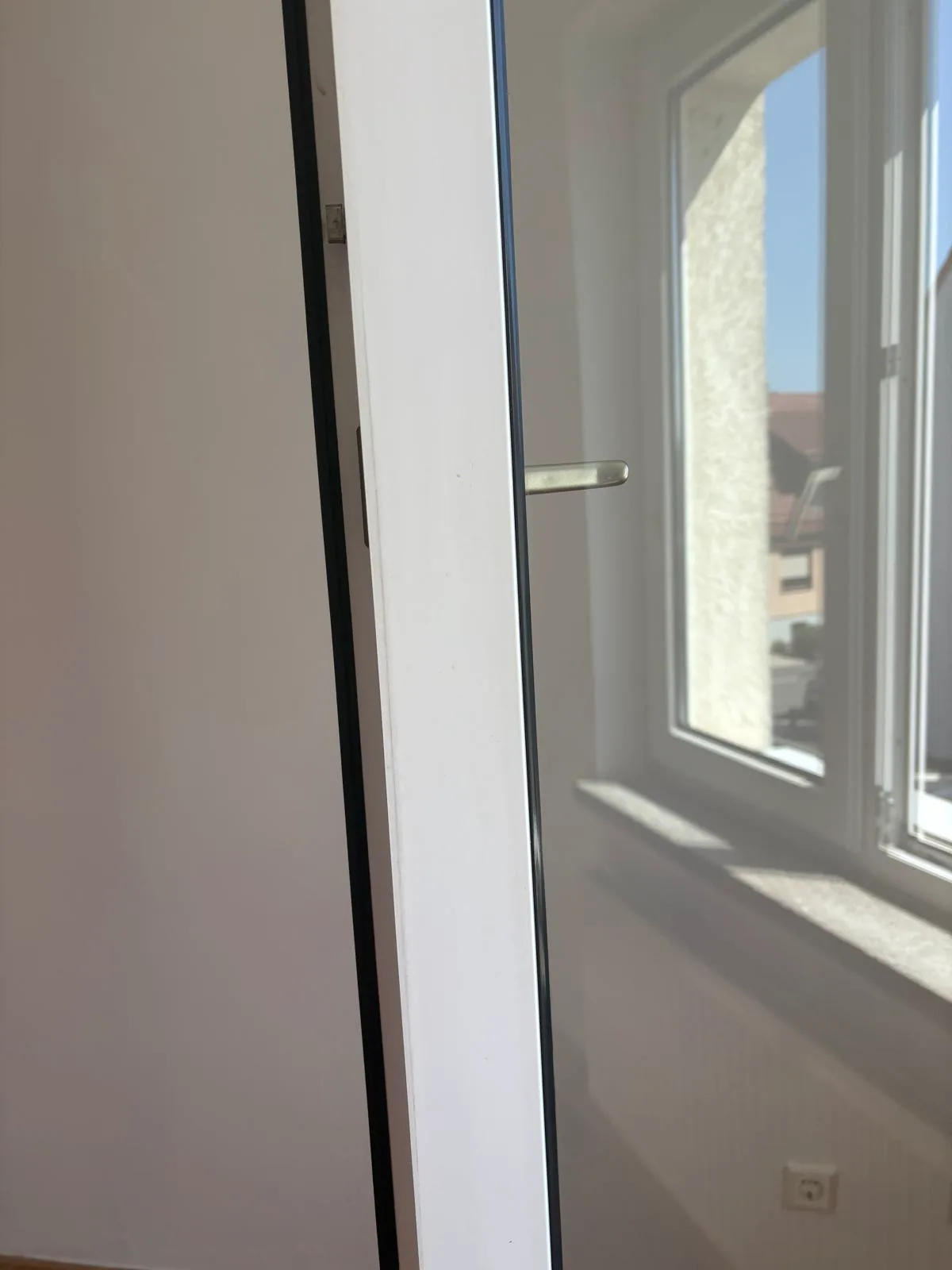 Gereinigter Fensterrahmen nach Fensterreinigung